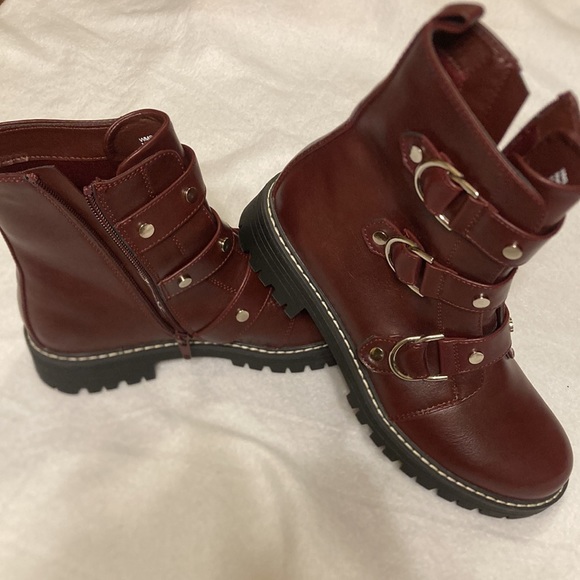 SO Maroon Ankle Boot - Picture 4 of 10